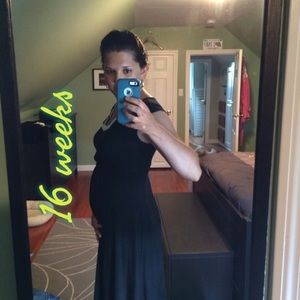 Maternity sleeveless dress